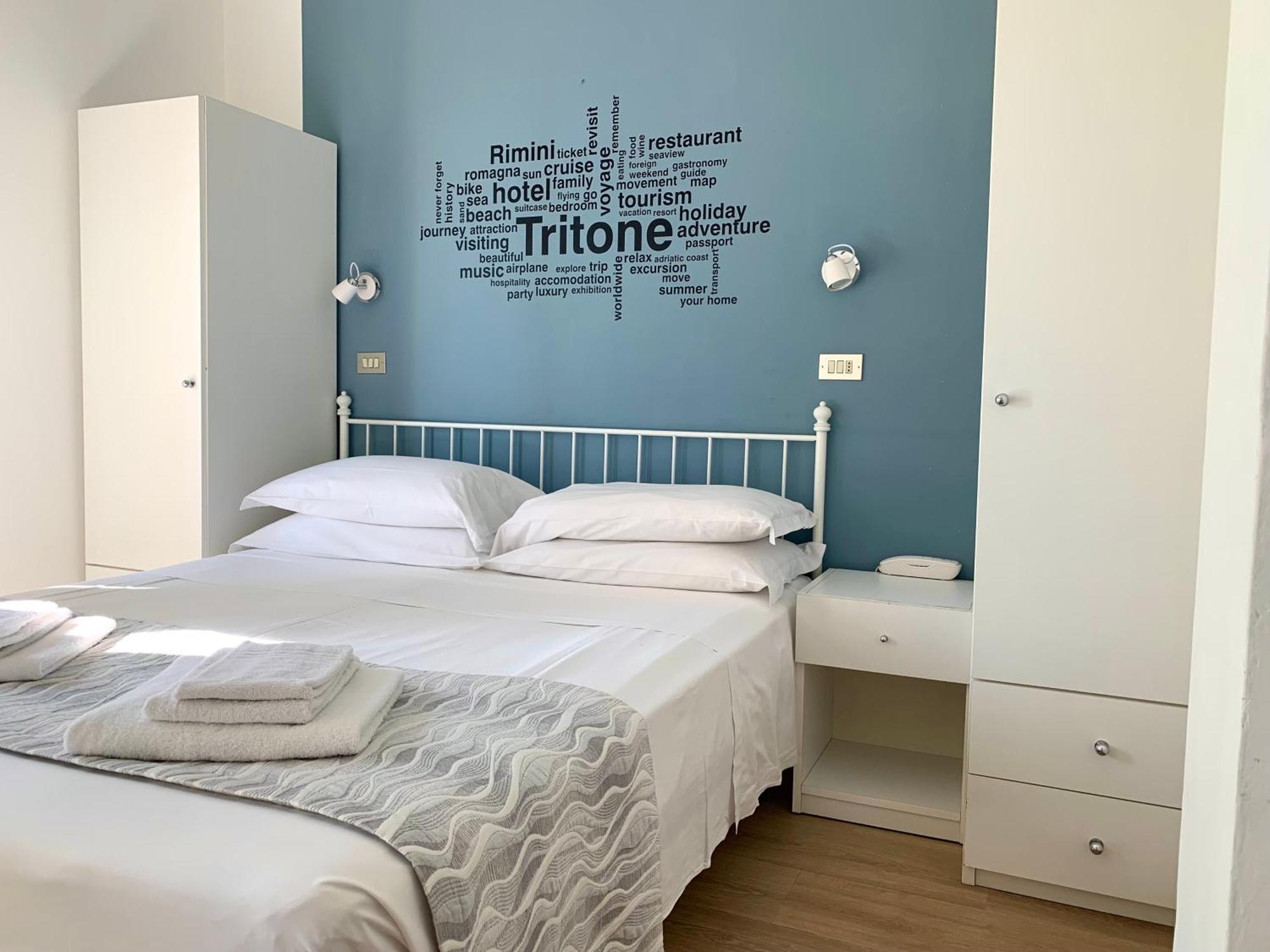 Hotel Tritone リミニ 部屋 写真