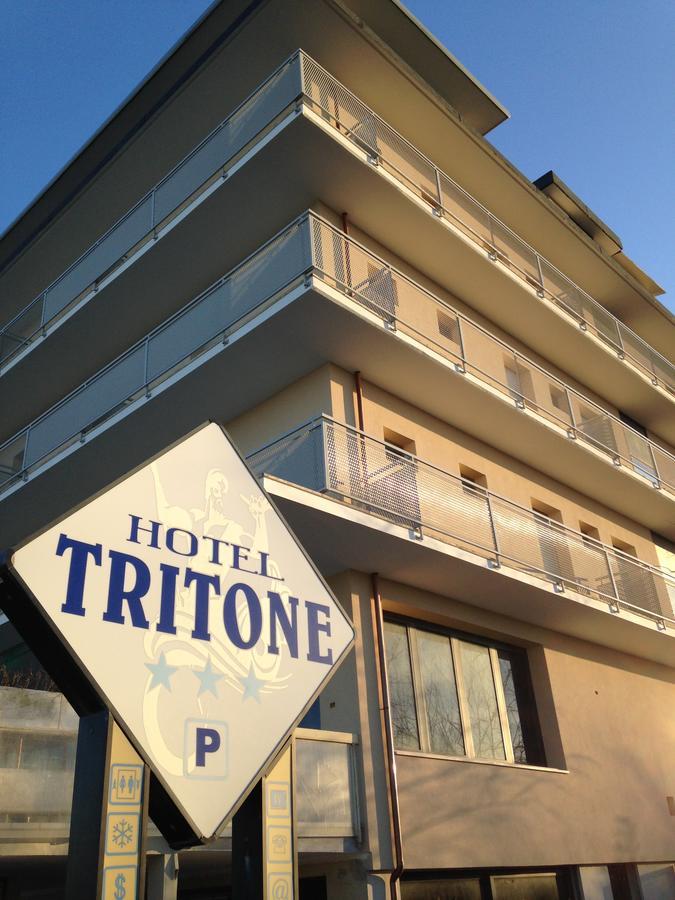 Hotel Tritone リミニ エクステリア 写真