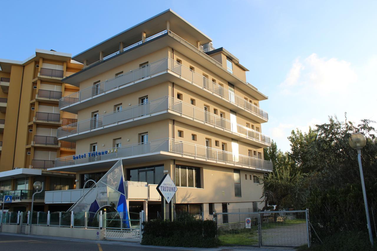 Hotel Tritone リミニ エクステリア 写真